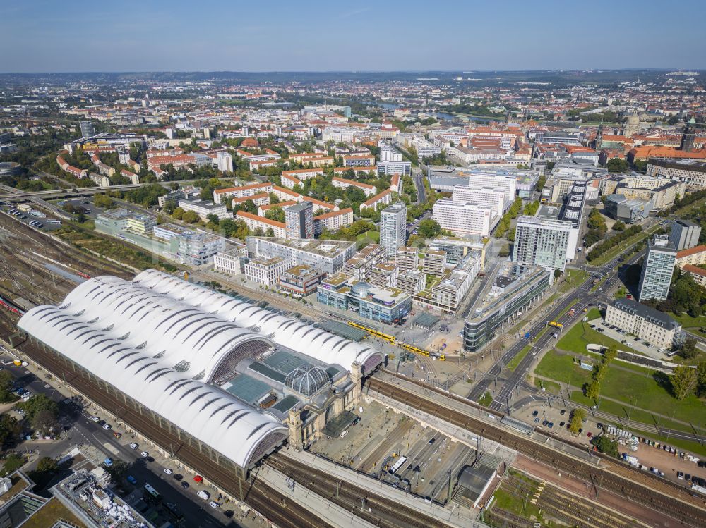 Dresden von oben - Hauptbahnhof Dresden der Deutschen Bahn in Dresden im Bundesland Sachsen, Deutschland