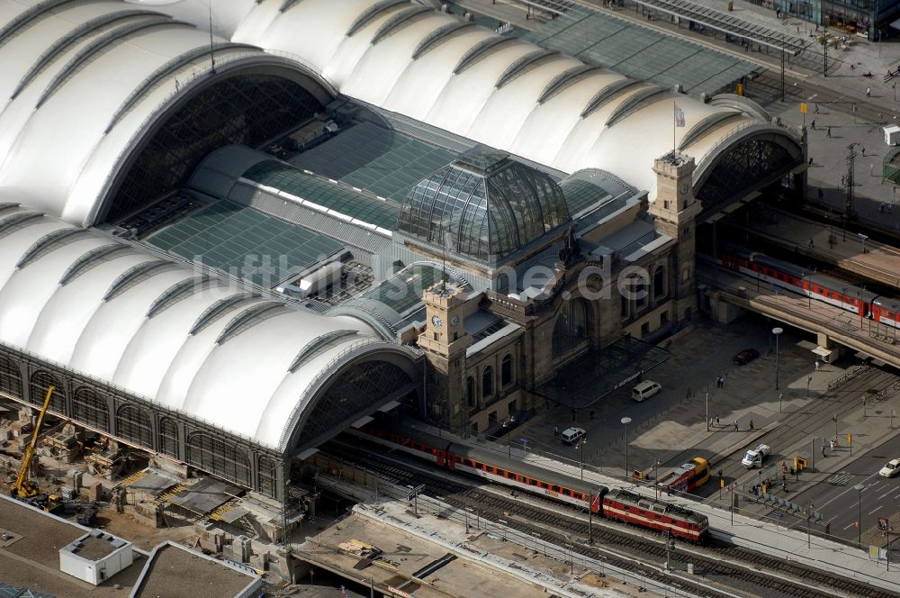 Luftaufnahme Dresden - Hauptbahnhof Dresden der Deutschen Bahn in Dresden im Bundesland Sachsen, Deutschland