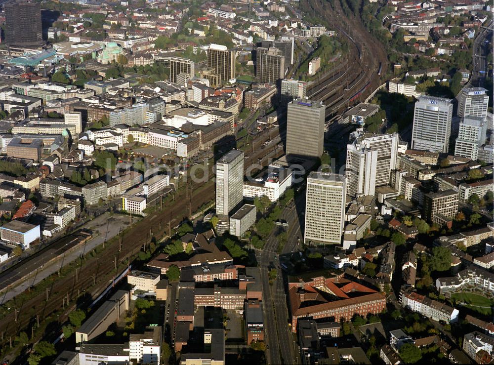 Essen von oben - Hauptbahnhof Essen und Autobahn A 40