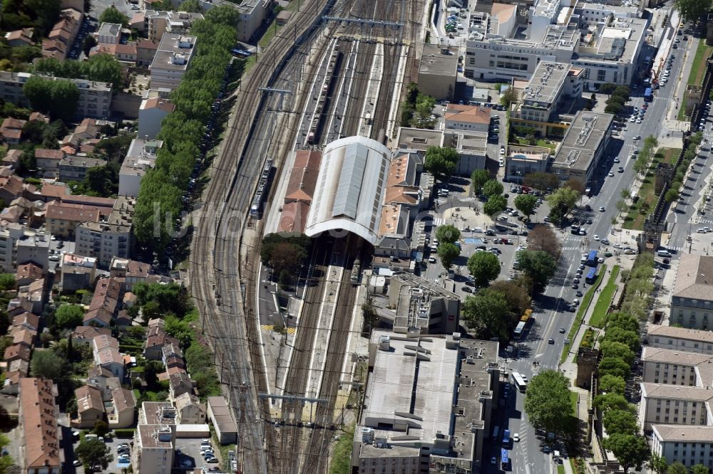 Luftbild Avignon - Hauptbahnhof der französischen SNCF- Bahn in Avignon in Provence-Alpes-Cote d'Azur, Frankreich