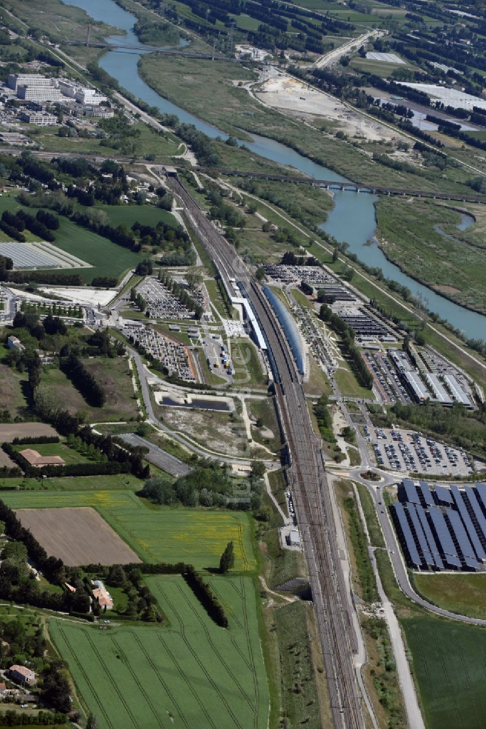 Luftaufnahme Avignon - Hauptbahnhof der französischen SNCF- Bahn in Avignon in Provence-Alpes-Cote d'Azur, Frankreich