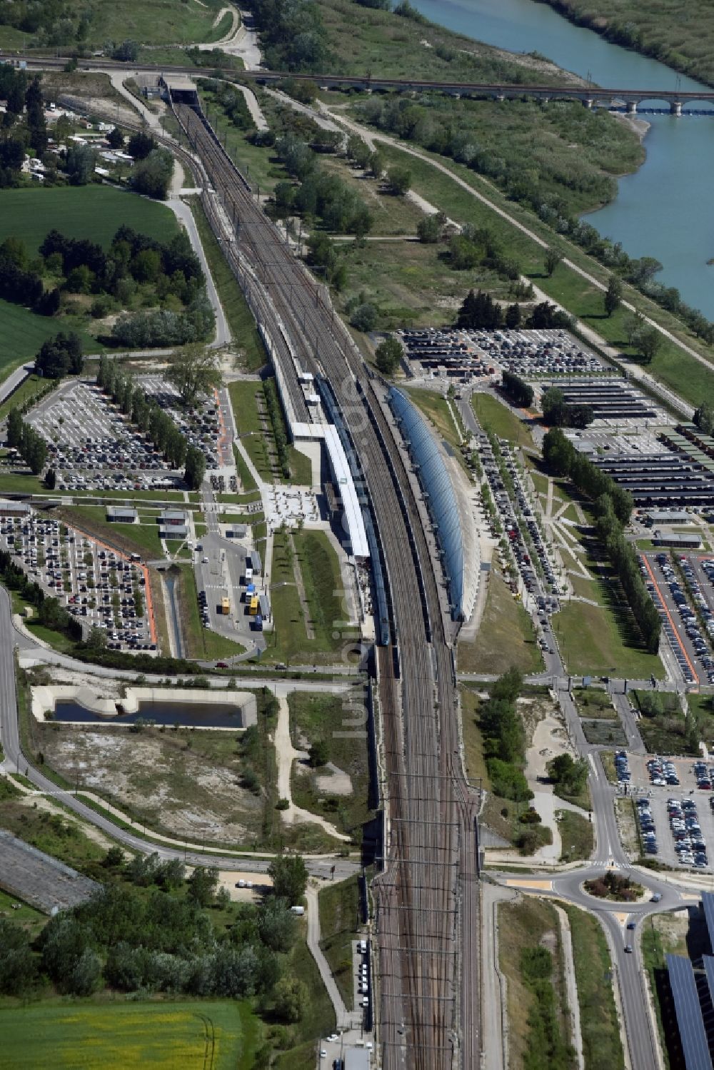 Avignon aus der Vogelperspektive: Hauptbahnhof der französischen SNCF- Bahn in Avignon in Provence-Alpes-Cote d'Azur, Frankreich