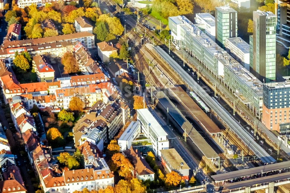 Freiburg im Breisgau aus der Vogelperspektive: Hauptbahnhof in Freiburg im Breisgau im Bundesland Baden-Württemberg, Deutschland