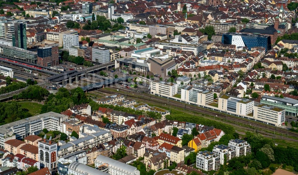 Freiburg im Breisgau von oben - Hauptbahnhof der Freiburger Innenstadt in Freiburg im Breisgau im Bundesland Baden-Württemberg, Deutschland