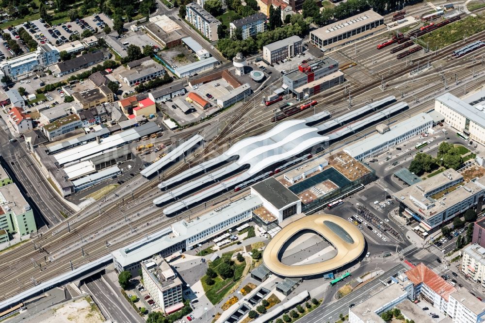 Graz aus der Vogelperspektive: Hauptbahnhof in Graz in Steiermark, Österreich