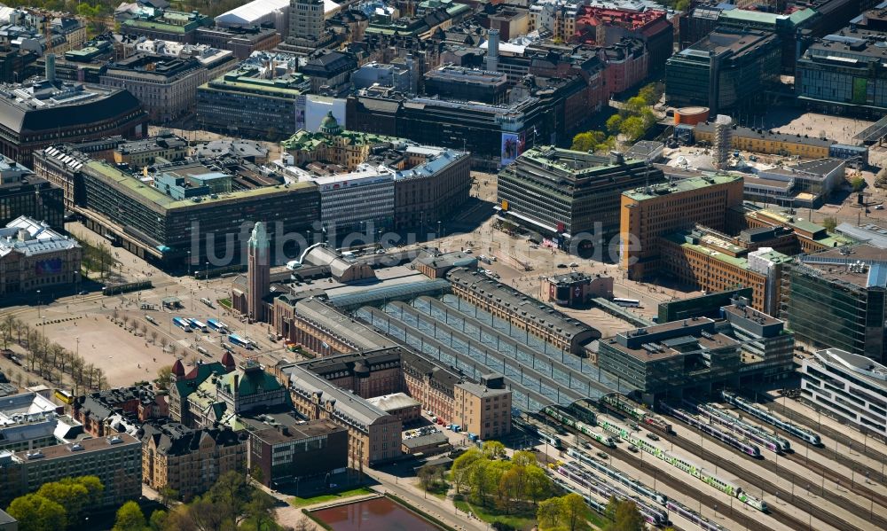 Helsinki - Helsingfors aus der Vogelperspektive: Hauptbahnhof in Helsinki - Helsingfors in Finnland