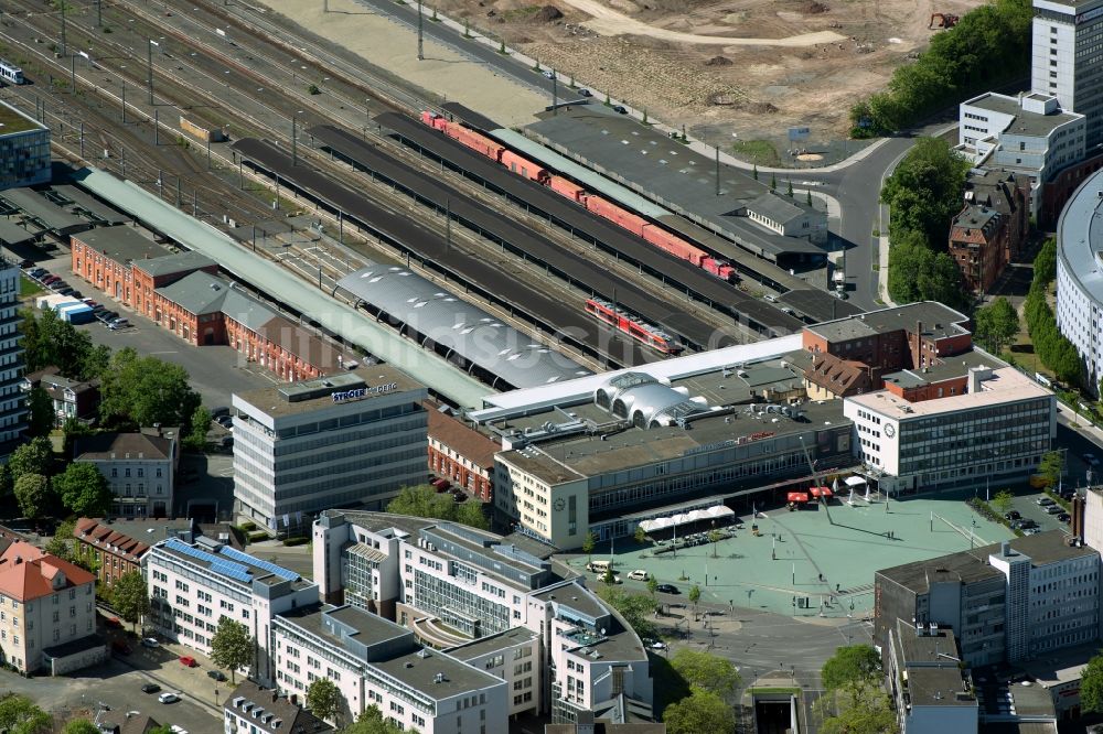 Luftaufnahme Kassel - Hauptbahnhof Kassel der Deutschen Bahn in Kassel im Bundesland Hessen, Deutschland