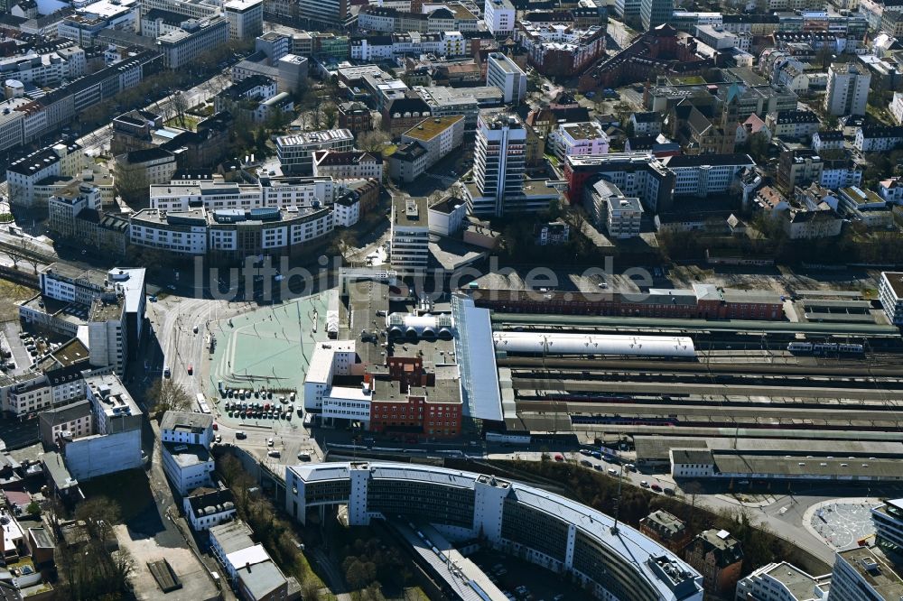 Kassel aus der Vogelperspektive: Hauptbahnhof Kassel der Deutschen Bahn in Kassel im Bundesland Hessen, Deutschland