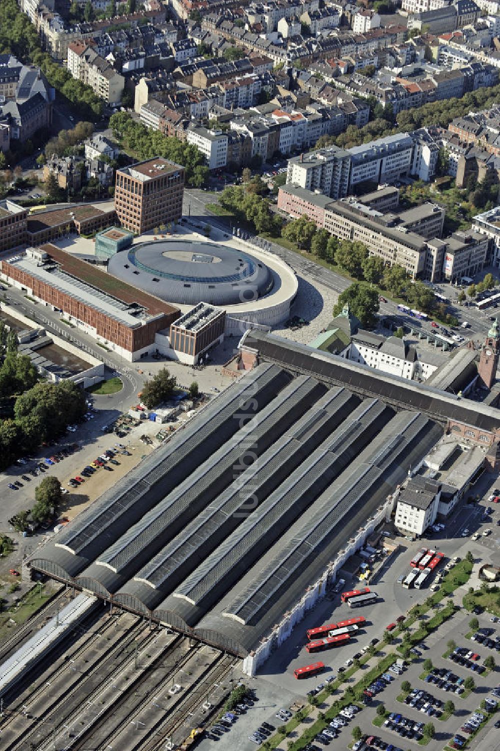 Luftaufnahme Wiesbaden - Hauptbahnhof und Lilien-Carré Wiesbaden