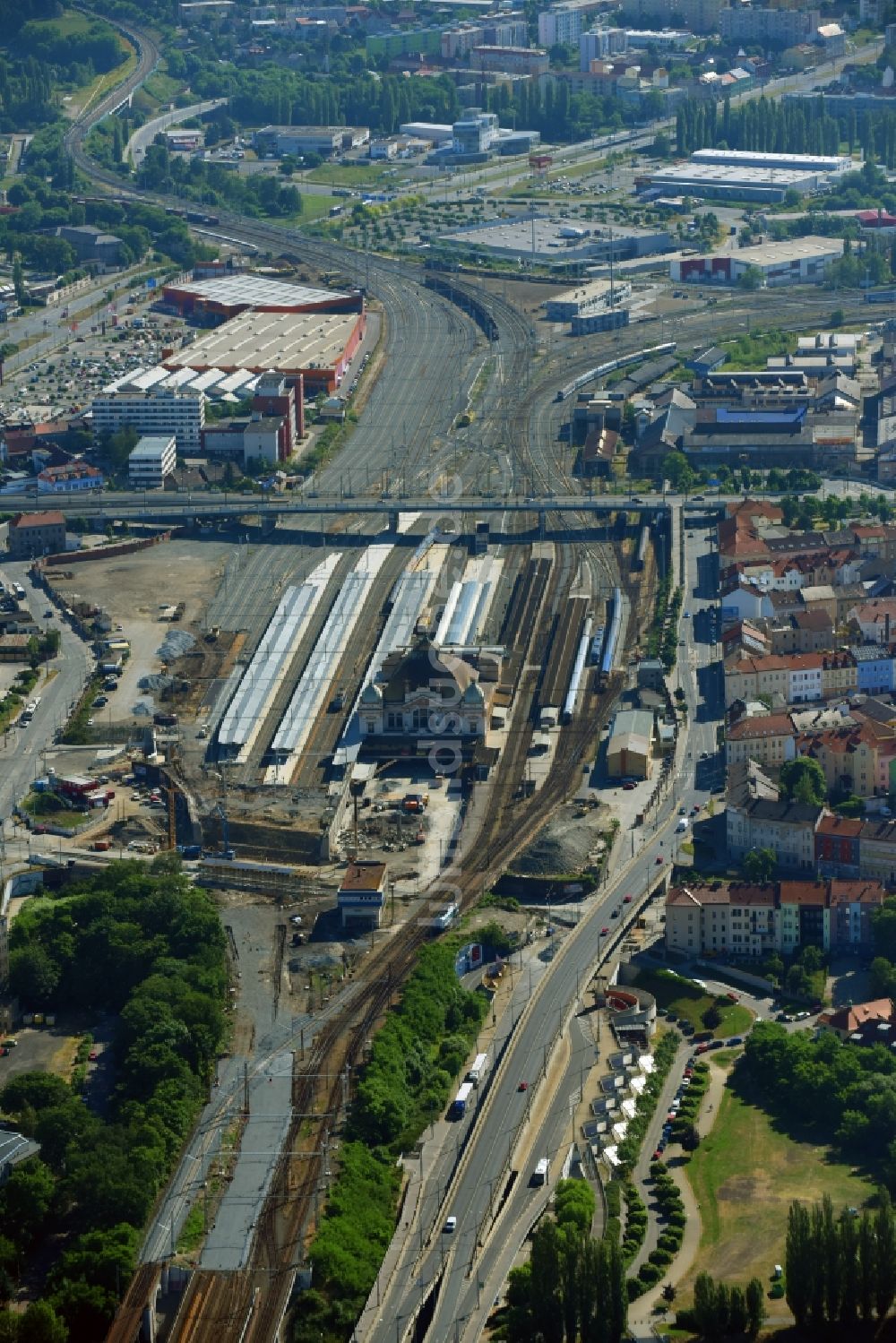 Pilsen aus der Vogelperspektive: Hauptbahnhof der Metrostav a.s. in Pilsen in Böhmen, Tschechien