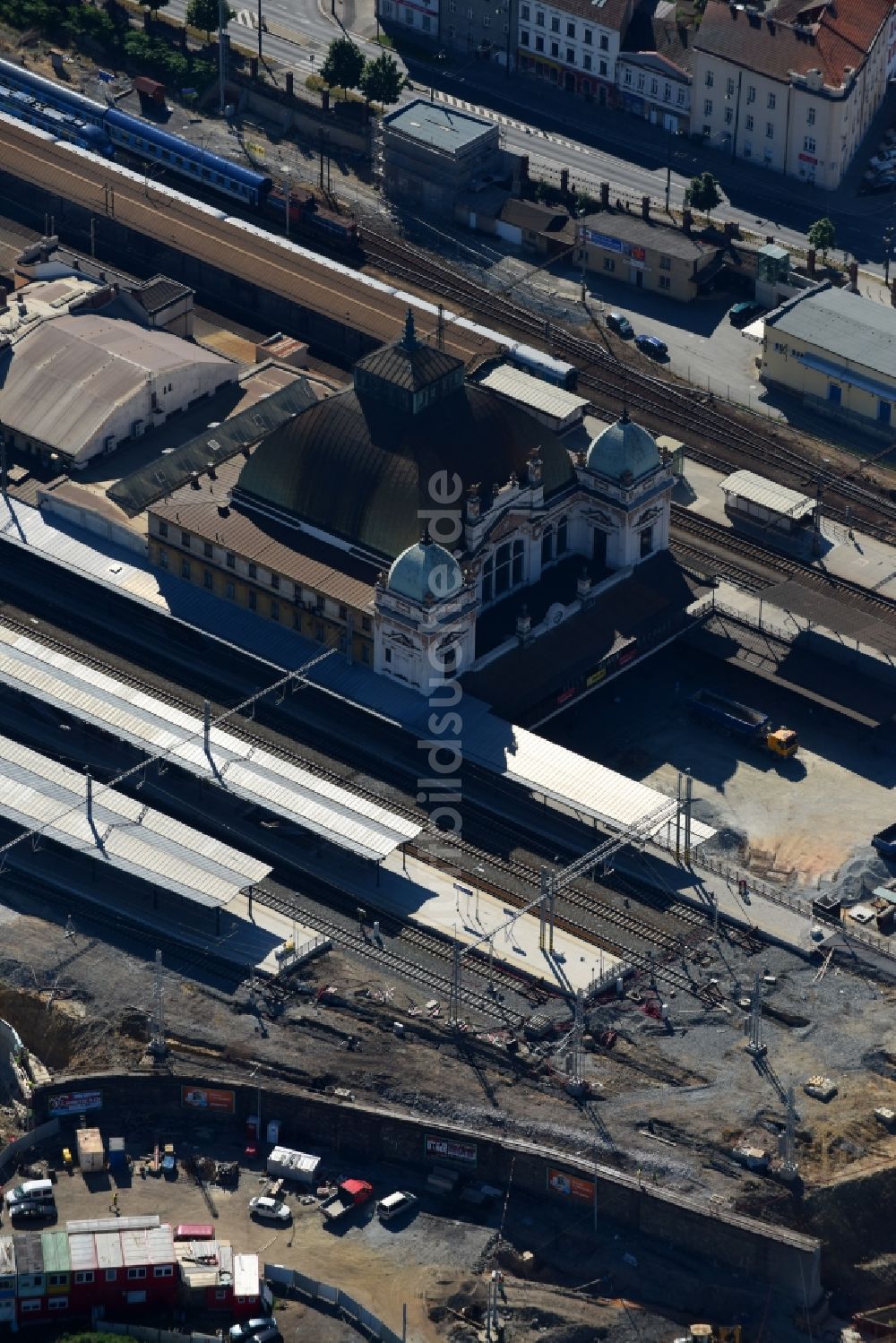 Luftaufnahme Pilsen - Hauptbahnhof - Plzen Hlavní Nadrazí in Pilsen in Böhmen, Tschechien