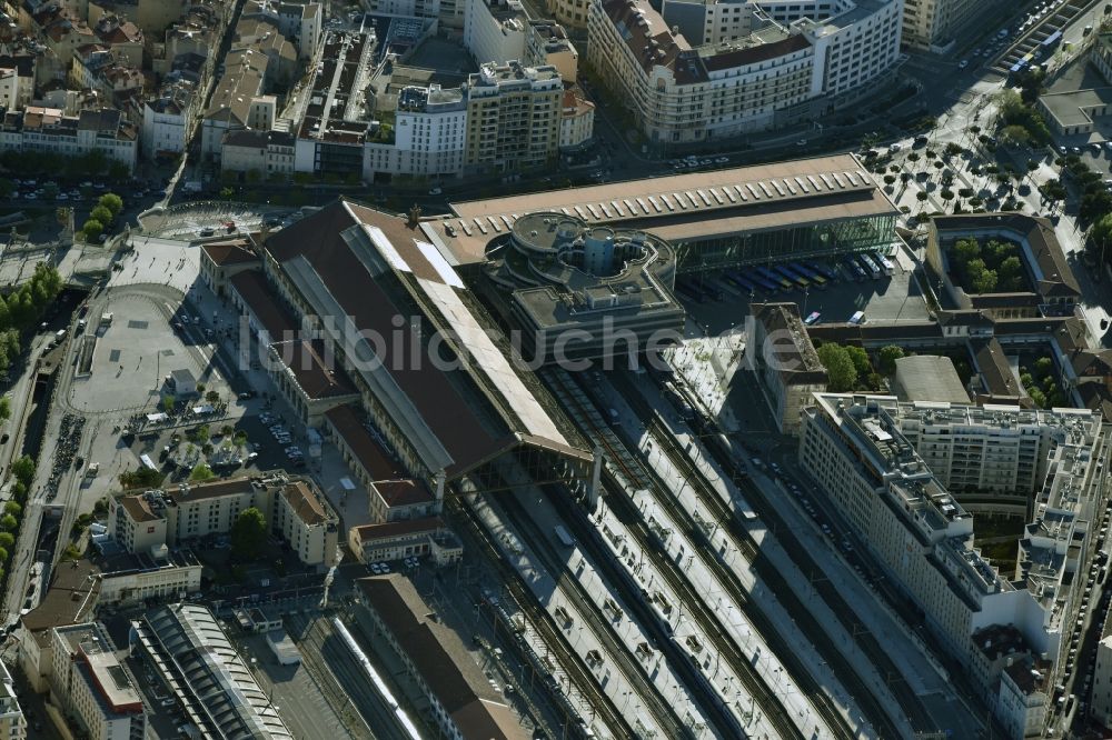 Marseille aus der Vogelperspektive: Hauptbahnhof der SNCF- Bahn in Marseille in Provence-Alpes-Cote d'Azur, Frankreich