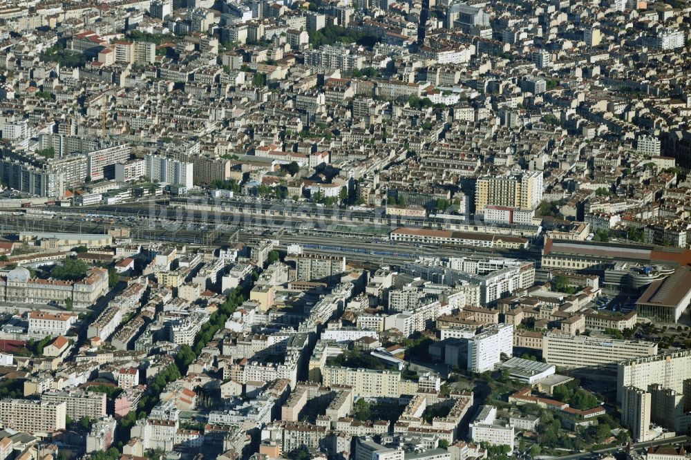 Marseille aus der Vogelperspektive: Hauptbahnhof der SNCF- Bahn in Marseille in Provence-Alpes-Cote d'Azur, Frankreich