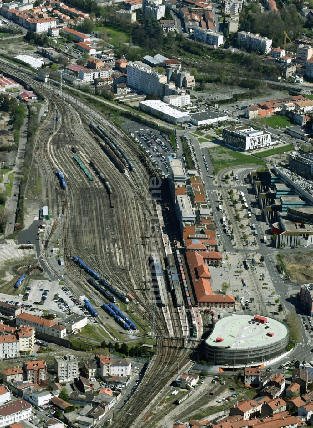 Luftaufnahme Saint-Etienne - Hauptbahnhof der SNCF- Bahn in Saint-Etienne in Auvergne Rhone-Alpes, Frankreich