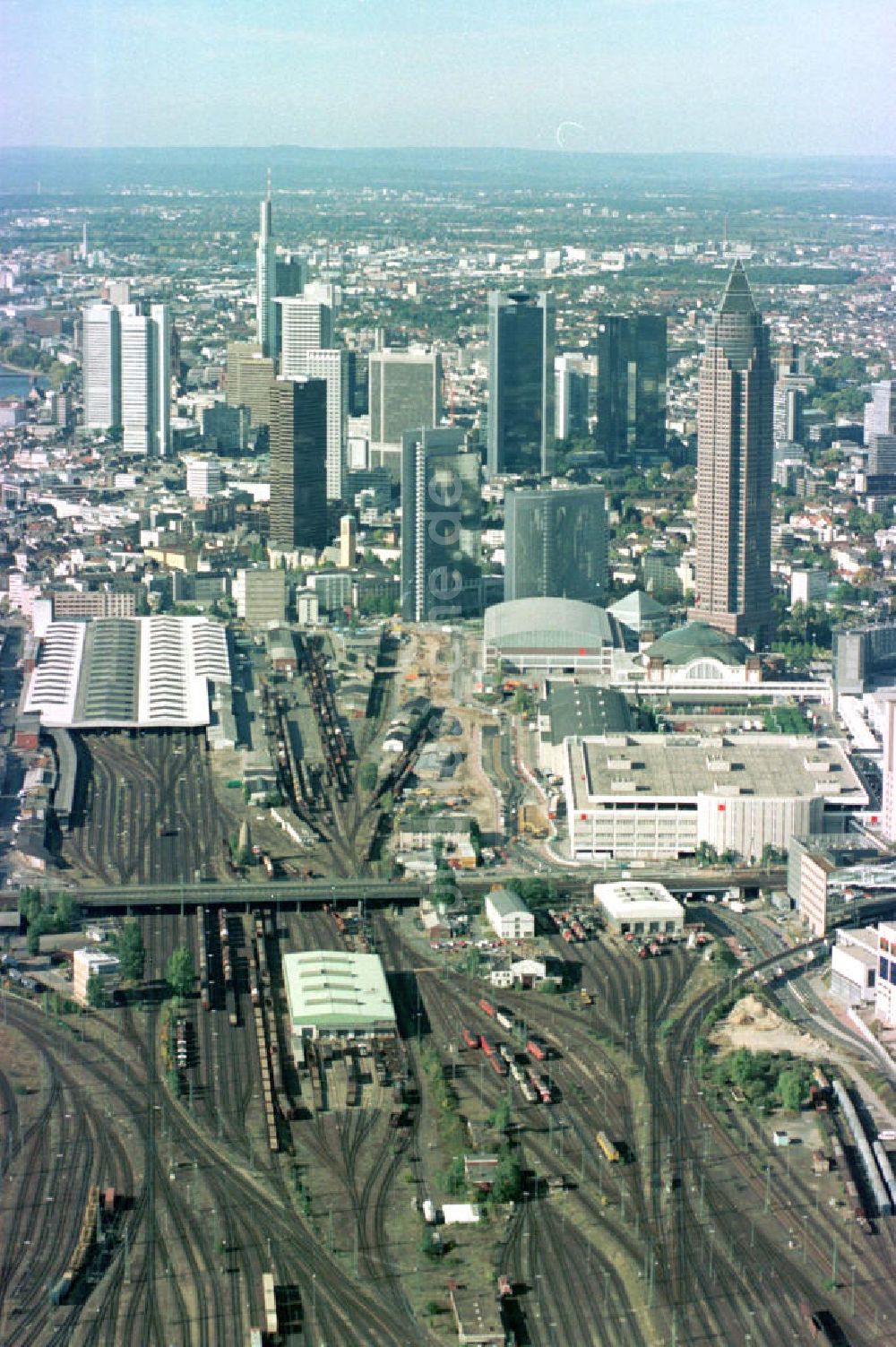 Luftaufnahme Frankfurt am Main - Hauptbahnhof im Stadtzentrum Frankfurt / Main