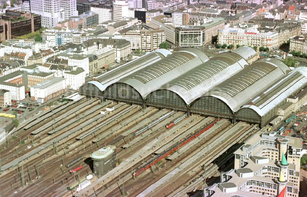 Frankfurt am Main von oben - Hauptbahnhof im Stadtzentrum Frankfurt / Main