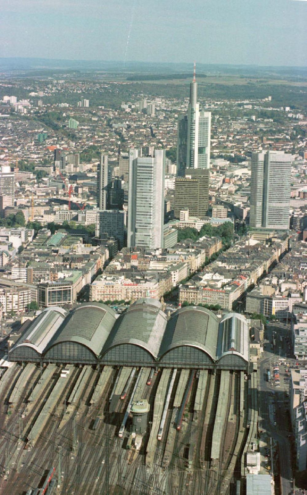 Luftbild Frankfurt am Main - Hauptbahnhof im Stadtzentrum Frankfurt / Main