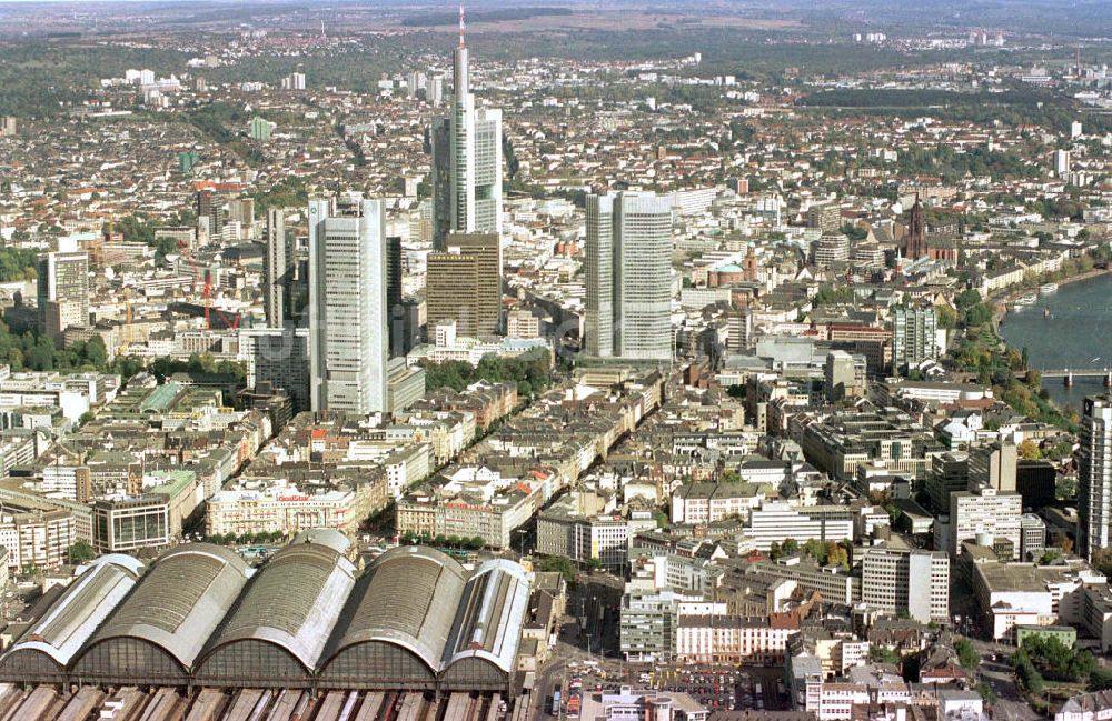 Frankfurt am Main von oben - Hauptbahnhof im Stadtzentrum Frankfurt / Main