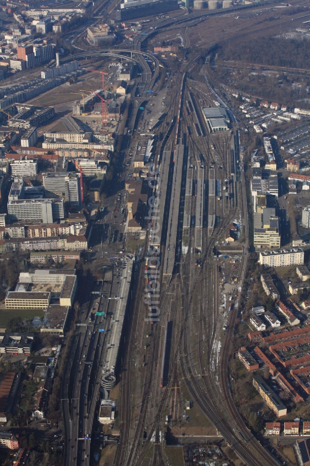 Luftaufnahme Basel - Hauptbahnhof undBadischer Bahnhof in ...