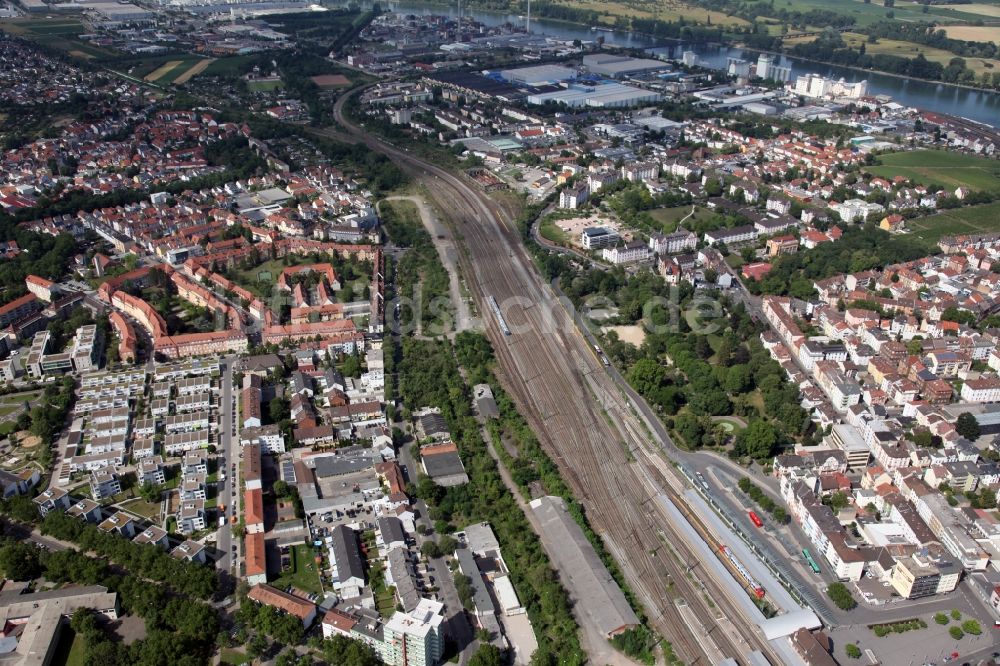 Luftaufnahme Worms - Hauptbahnhof in Worms im Bundesland Rheinland-Pfalz, Deutschland