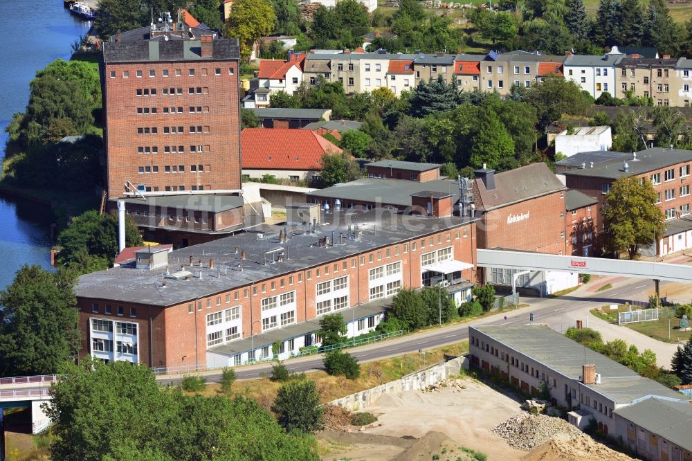 Luftaufnahme Burg - Hauptgebäude der Burger Knäckebrotwerke an der Niegripper Chaussee in 39288 Burg im Bundesland Sachsen-Anhalt