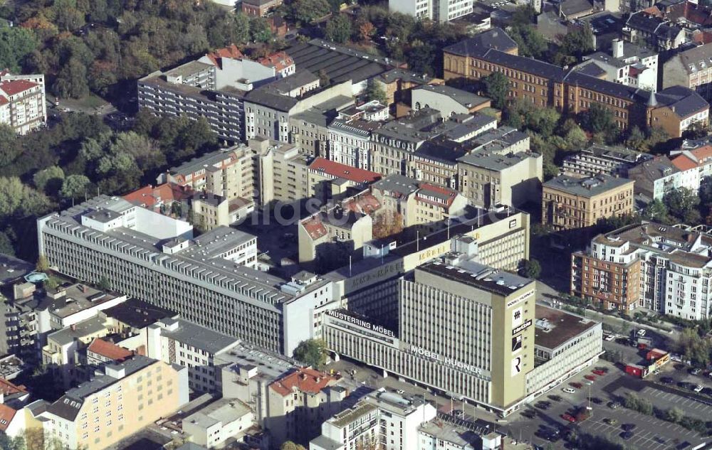 Berlin-Tiergarten aus der Vogelperspektive: Haupthaus der Firma Möbel Hübner an der Genthiner Straße in Berlin - Tiergarten.