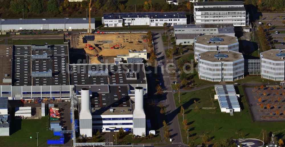 Luftaufnahme Blankenfelde-Mahlow - Hauptsitz von Rolls Royce Deutschland und dem Rolls-Royce Mechanical Test Operations Centre im Gewerbegebiet Eschenweg im OT Dahlewitz in Blankenfelde-Mahlow im Bundesland Brandenburg