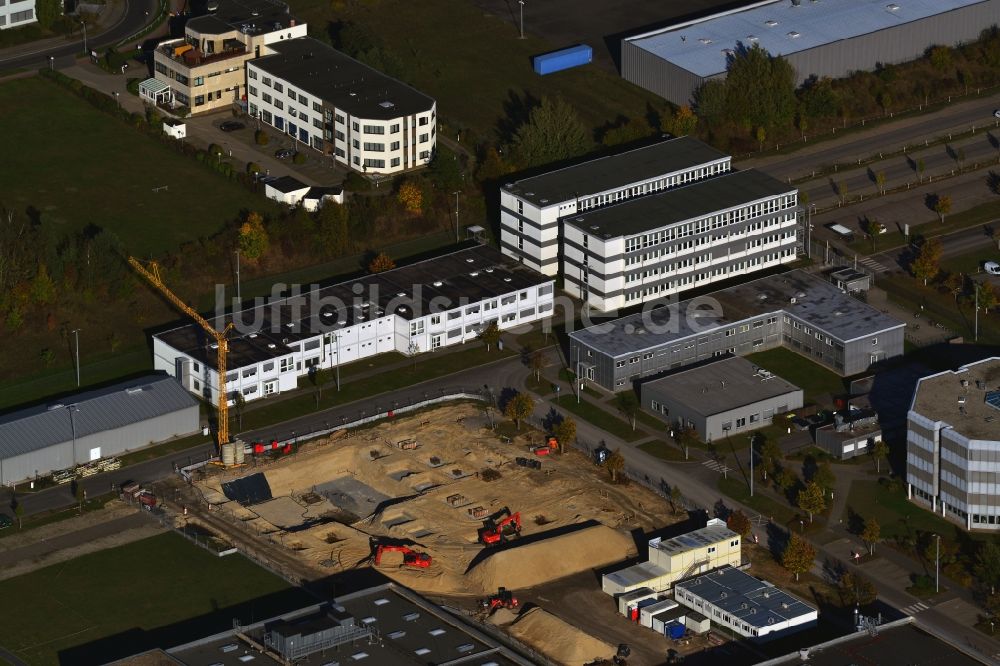 Luftaufnahme Blankenfelde-Mahlow - Hauptsitz von Rolls Royce Deutschland und dem Rolls-Royce Mechanical Test Operations Centre im Gewerbegebiet Eschenweg im OT Dahlewitz in Blankenfelde-Mahlow im Bundesland Brandenburg