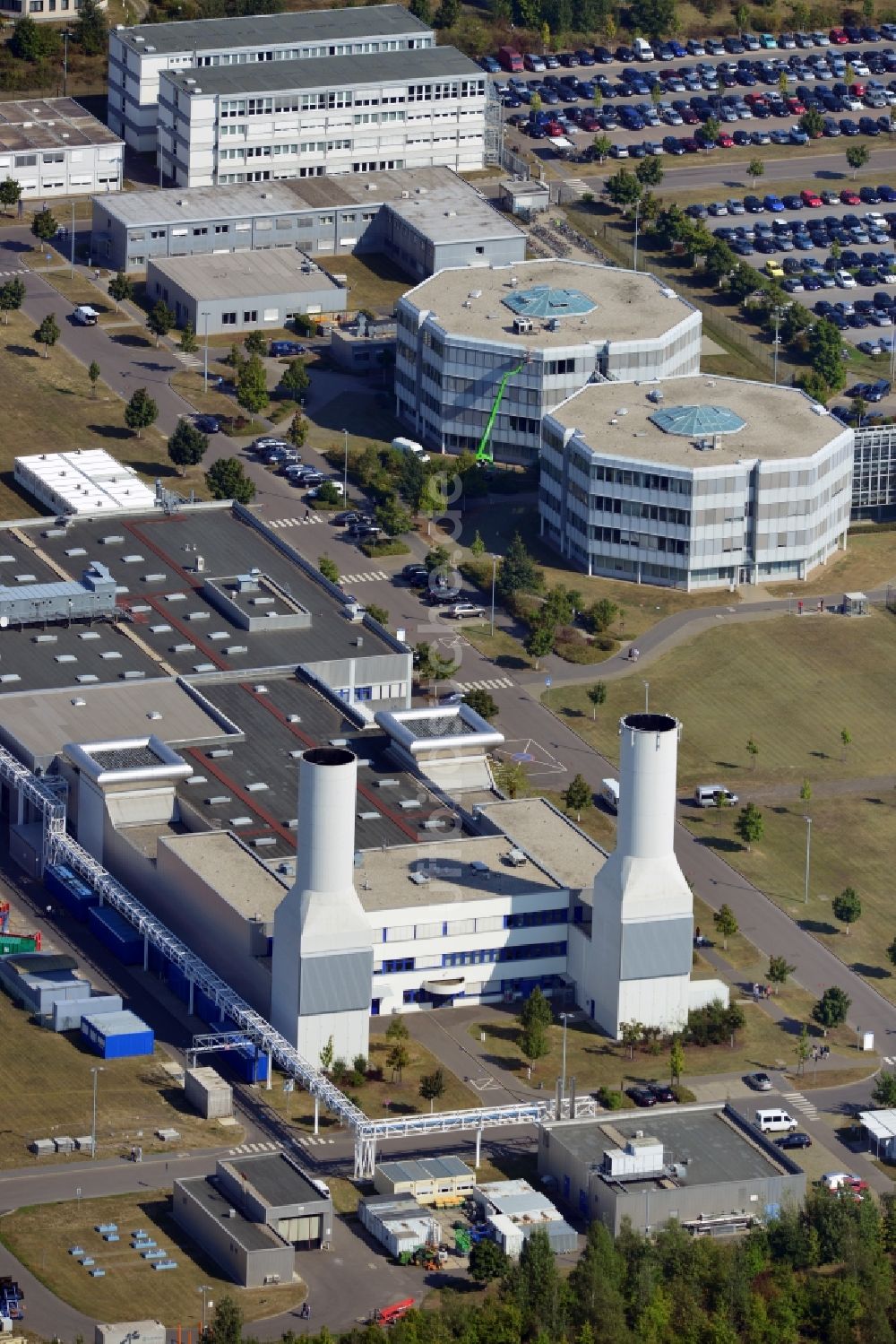 Luftaufnahme Blankenfelde-Mahlow - Hauptsitz von Rolls Royce Deutschland und das Rolls-Royce Mechanical Test Operations Centre im Gewerbegebiet Eschenweg im Ortsteil Dahlewitz in Blankenfelde-Mahlow im Bundesland Brandenburg