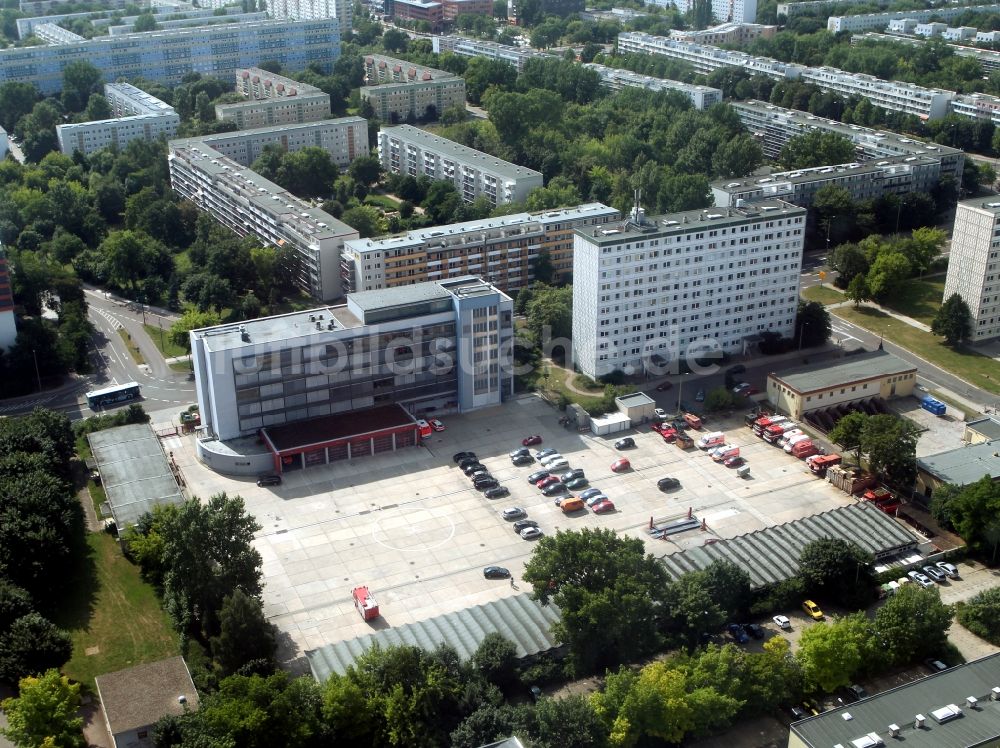 Halle / Saale von oben - Hauptwache der städtischen Feuerwehr im Plattenbau- Neubau - Wohngebiet Halle-Neustadt in Halle (Saale) in Sachsen-Anhalt