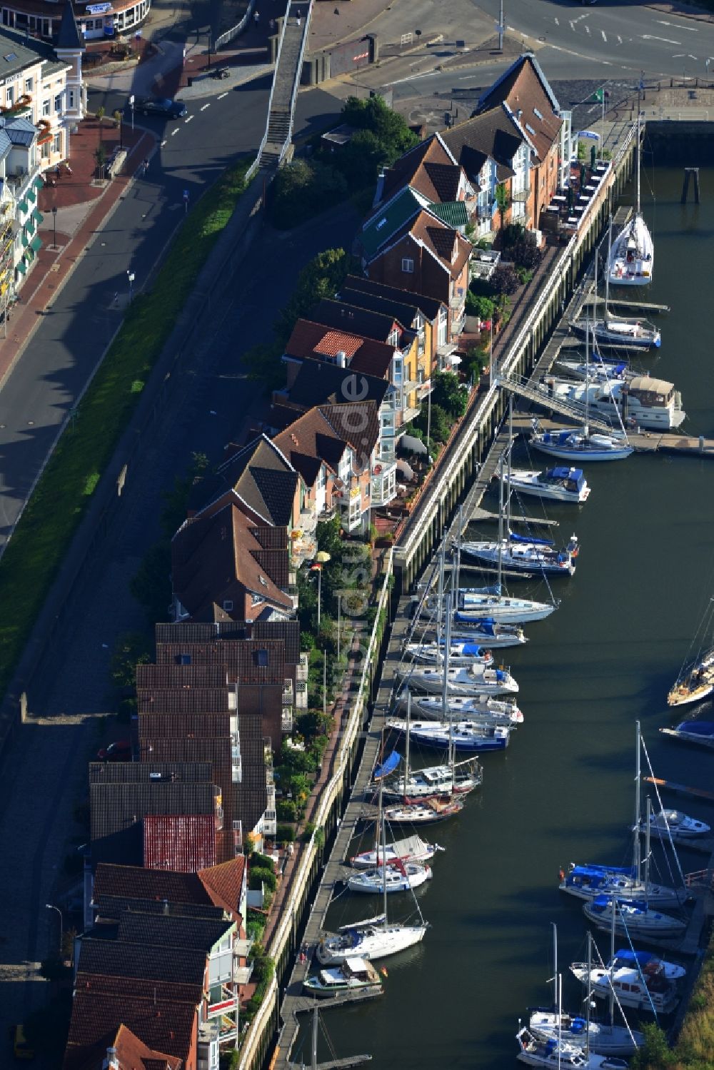 Luftbild Cuxhaven - Haureihen am Schleusenpriel am Yachthafen in Cuxhaven im Bundesland Niedersachsen