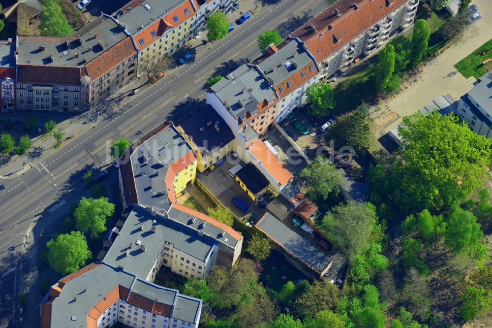 Berlin von oben - Haus und Gebäudebereich der NPD- Parteizentrale (Carl-Arthur-Bühring-Haus) in Berlin