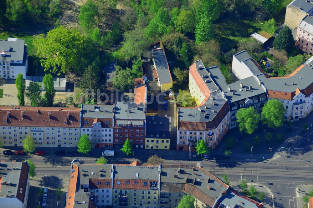 Berlin aus der Vogelperspektive: Haus und Gebäudebereich der NPD- Parteizentrale (Carl-Arthur-Bühring-Haus) in Berlin