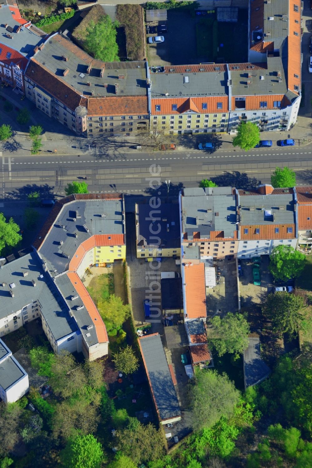 Berlin aus der Vogelperspektive: Haus und Gebäudebereich der NPD- Parteizentrale (Carl-Arthur-Bühring-Haus) in Berlin