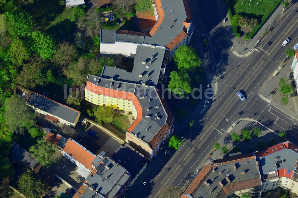 Luftaufnahme Berlin - Haus und Gebäudebereich der NPD- Parteizentrale (Carl-Arthur-Bühring-Haus) in Berlin