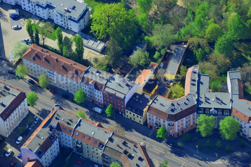 Luftaufnahme Berlin - Haus und Gebäudebereich der NPD- Parteizentrale (Carl-Arthur-Bühring-Haus) in Berlin