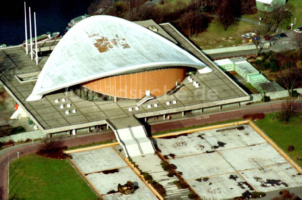 Berlin / Tiergarten von oben - 06.03.1995 Haus der Kulturen der Welt Berlin-Tiergarten ( Moabit ) Spreebogen