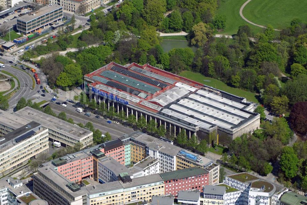 München von oben - Haus der Kunst während der Allianz Arena Ausstellung in München