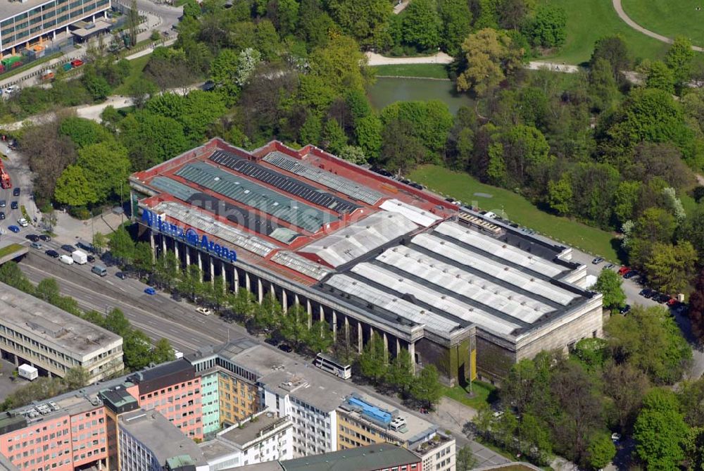 München aus der Vogelperspektive: Haus der Kunst während der Allianz Arena Ausstellung in München