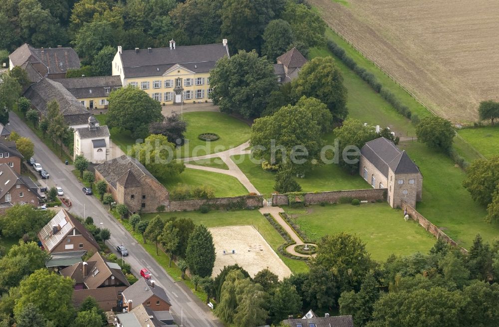 Luftbild Rheinberg - Haus Ossenberg in der Schloßallee bei Rheinberg am Niederrhein in Nordrhein-Westfalen