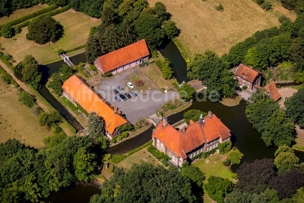 Ahlen von oben - Haus Vorhelm in Ahlen im Bundesland Nordrhein-Westfalen, Deutschland