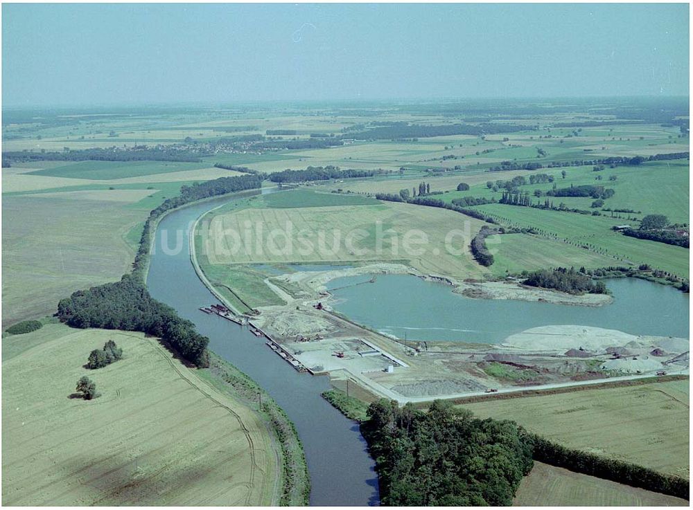 Burg aus der Vogelperspektive: Havelkanal bei Burg