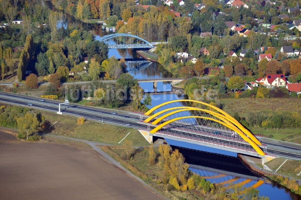 Brieselang von oben - Havelkanal mit der Brücke BW 72 in Brieselang im Bundesland Brandenburg