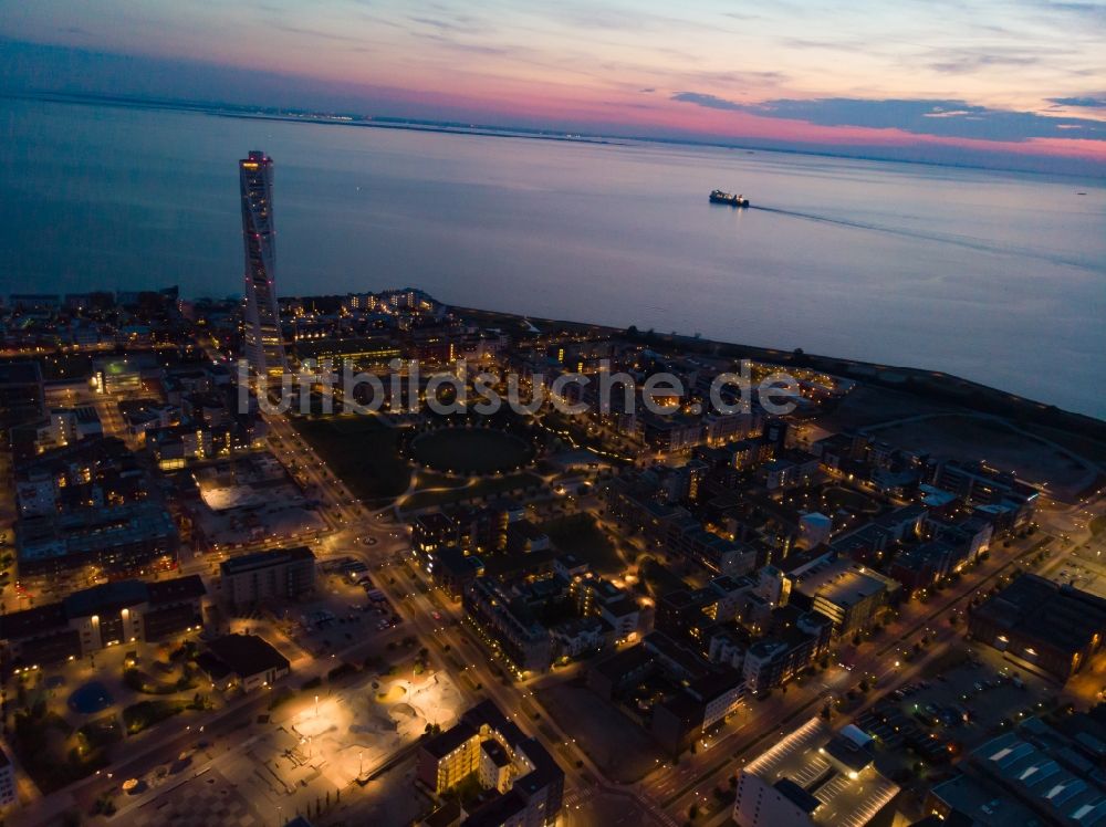 Luftaufnahme Malmö - Höchster Wolkenkratzer - Hochhaus Skandinaviens Turning Torso in Malmö in Schweden