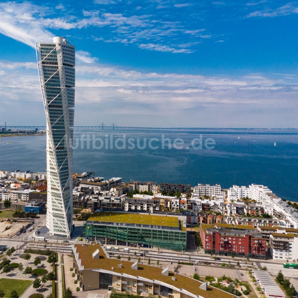 Malmö aus der Vogelperspektive: Höchster Wolkenkratzer - Hochhaus Skandinaviens Turning Torso in Malmö in Schweden