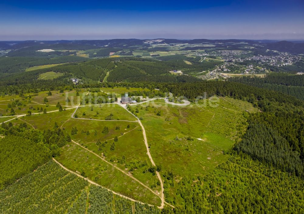 Luftaufnahme Winterberg - Heidelandschaft im Gebirgszug des Kahler Asten in Winterberg im Bundesland Nordrhein-Westfalen