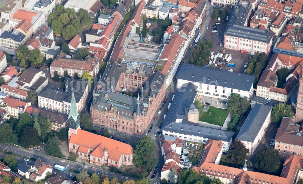 Heidelberg aus der Vogelperspektive: Heidelberg und Schloss im Bundesland Baden-Württemberg