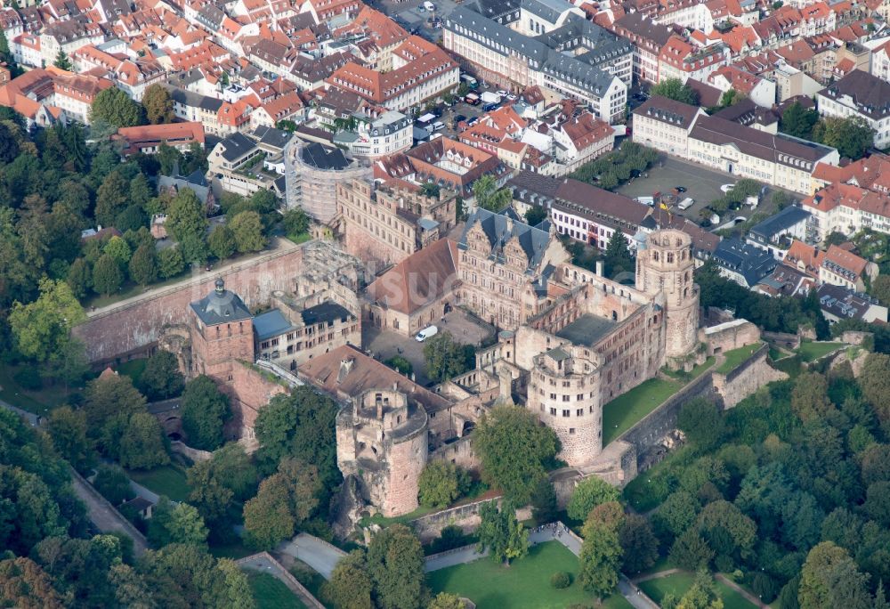 Heidelberg von oben - Heidelberg und Schloss im Bundesland Baden-Württemberg