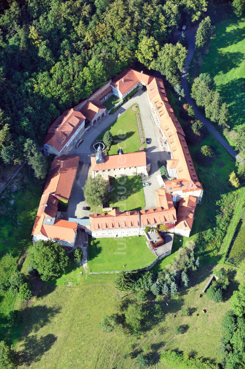 Luftbild Rodeberg-Struth - Heimstätte Kloster Zella in Thüringen