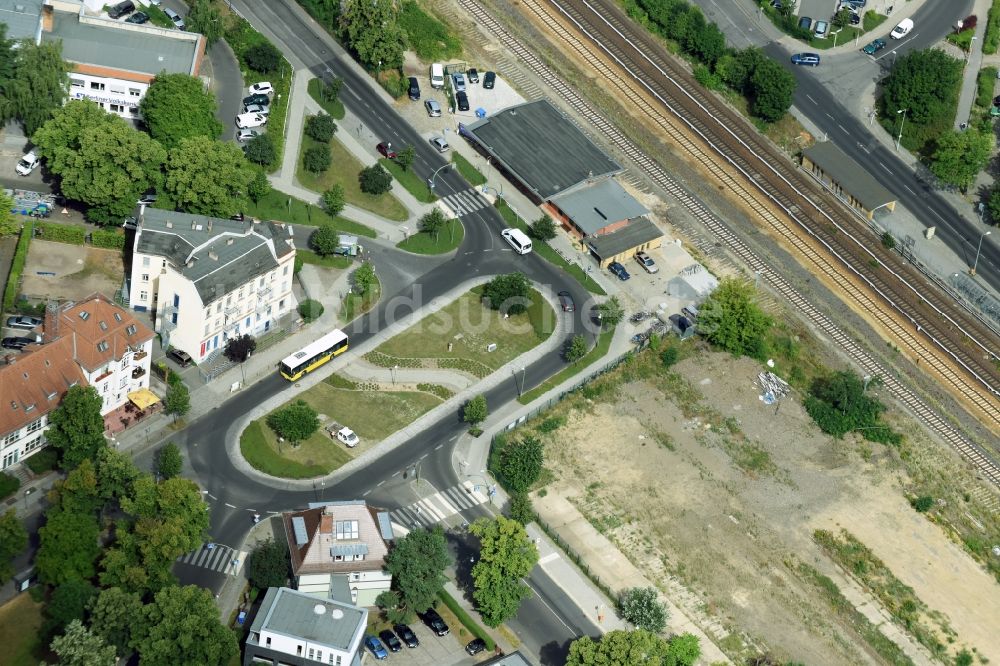 Luftbild Berlin - Heinrich-Grüber-Platz am S-Bahnhof Kaulsdorf in Berlin